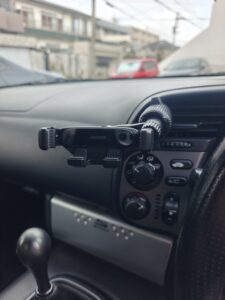 S2000のコクピットに設置されたUGREEN製スマホホルダー