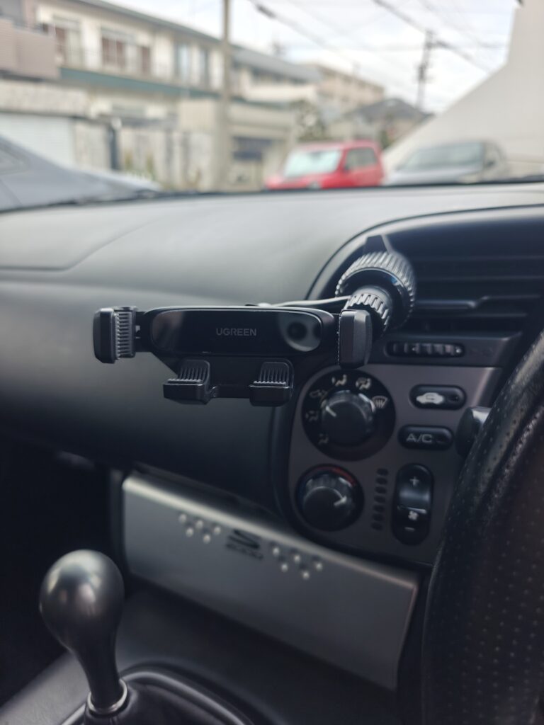 S2000のコクピットに設置されたUGREEN製スマホホルダー
